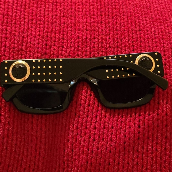 Versace - Picture 7 of 10